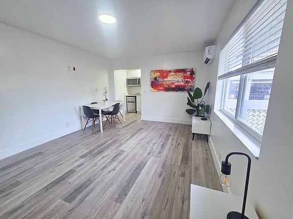 2nd image of 412 Sunset Dr #12