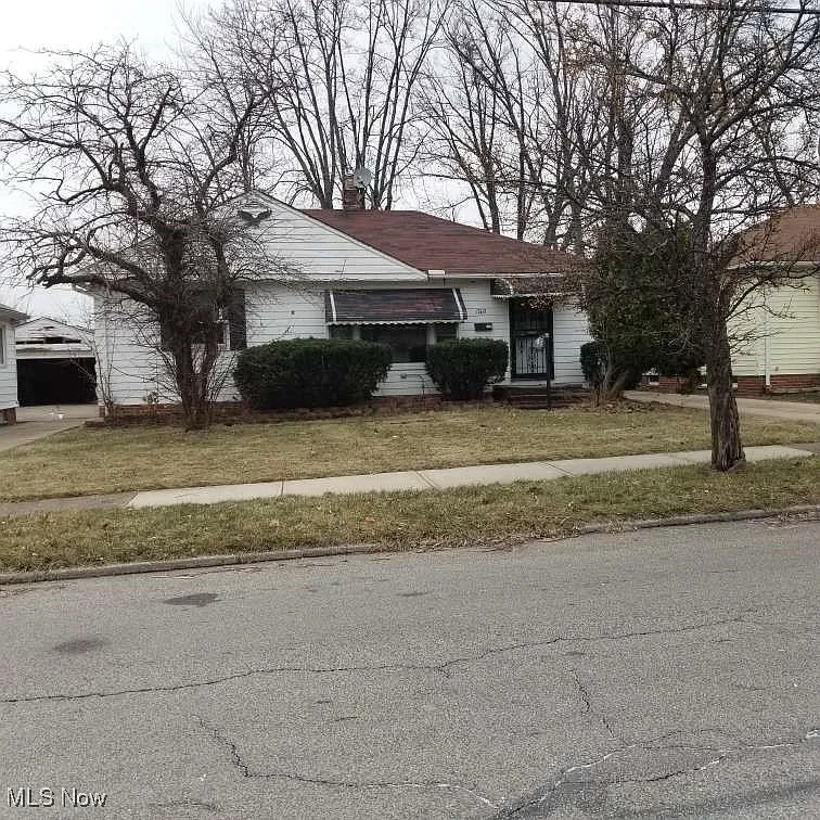 17413 Deforest Ave photo 1