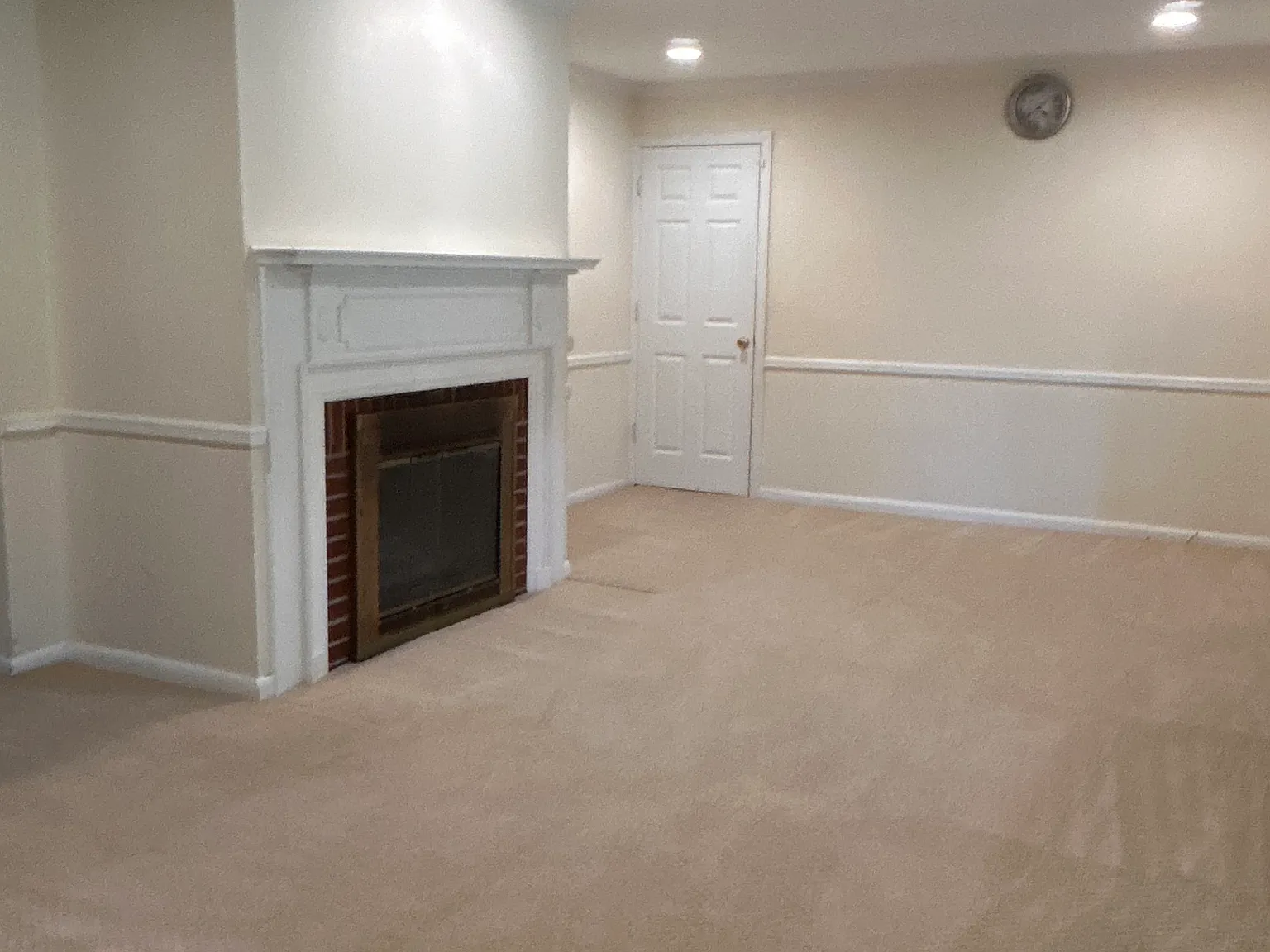879 Grove Ave — Photo 3