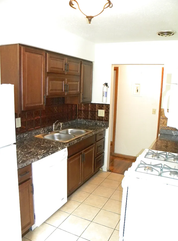 2 bed, $1,300 — Photo 2