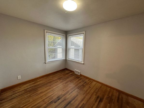 604 10th St, Grundy Center, IA 50638
