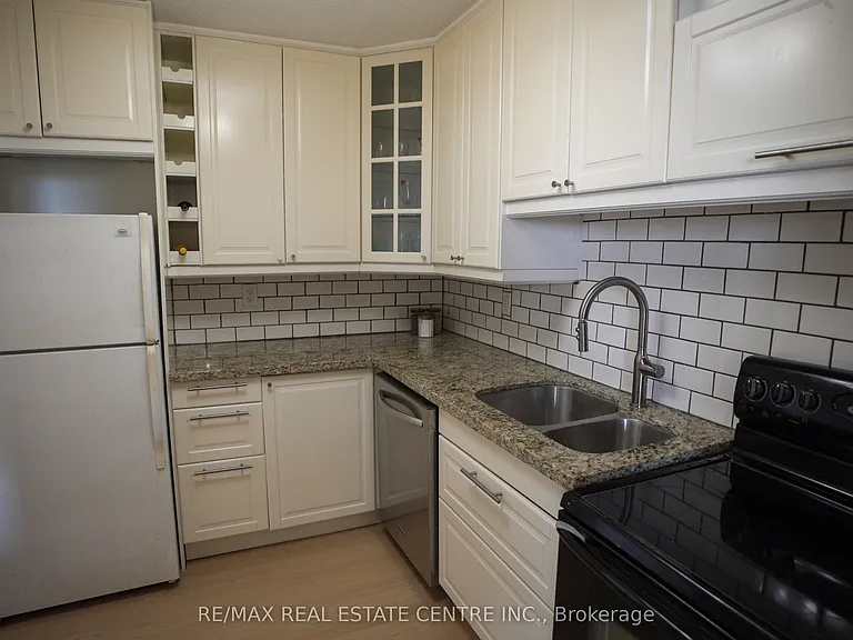1100 Caven St #704 — Photo 9