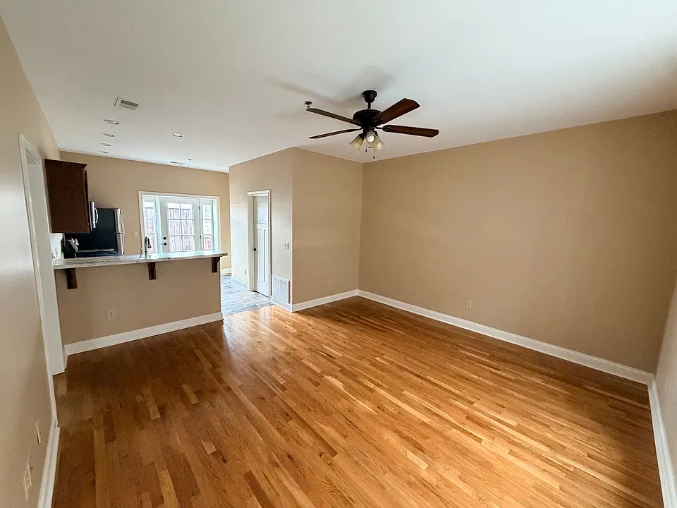 318-320 Pearl St #203
