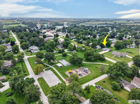 312 N 4th St, Elmwood, NE 68349