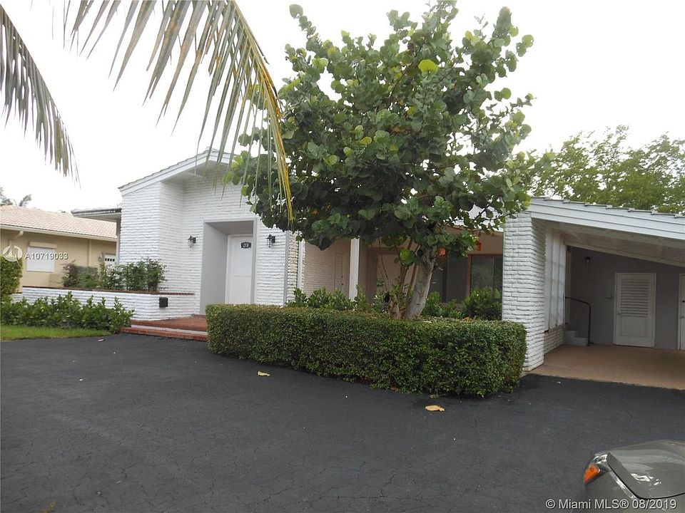 1st image of 218 Park Dr