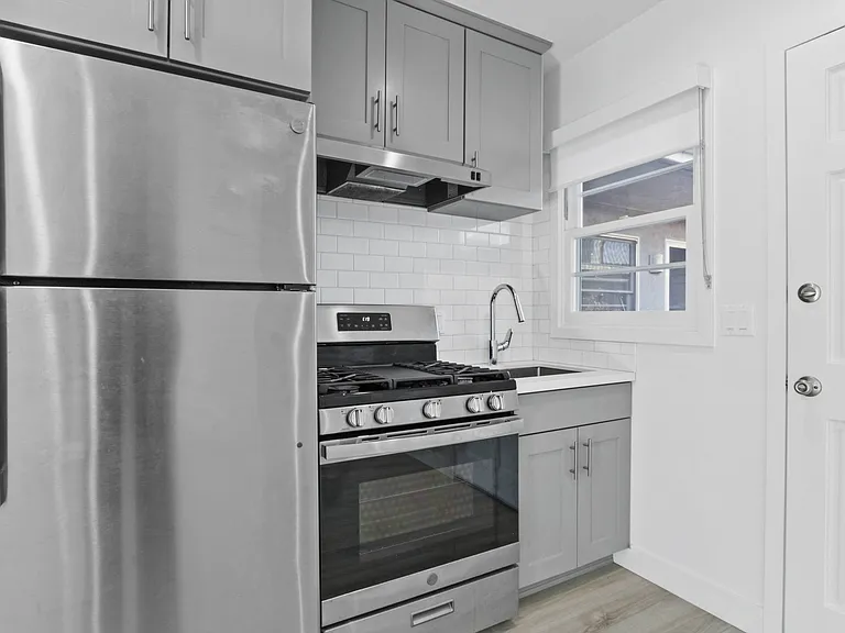 814-818 2nd Street — Photo 1