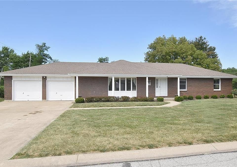 1st image of 30 Hillcrest Dr
