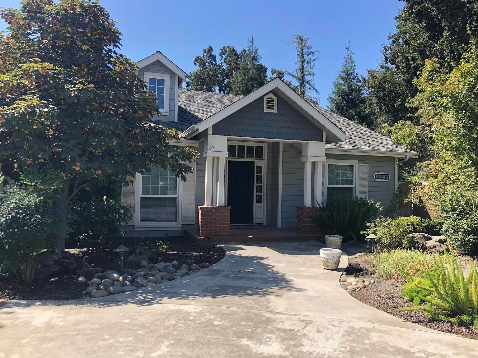 1847 W Club Dr photo 1