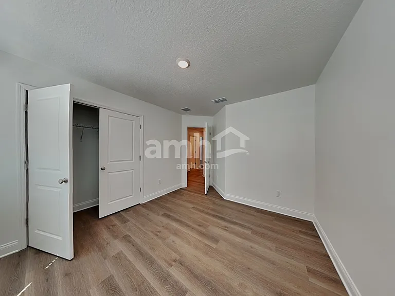16397 Aubergine Aly — Photo 16