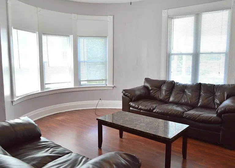1412 E Genesee St — Photo 2