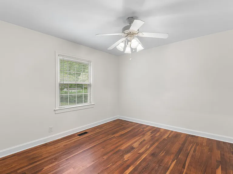 2727 Stratford Dr — Photo 10