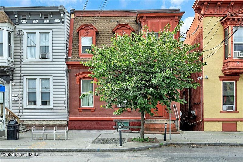 3rd image of 109 2nd Avenue