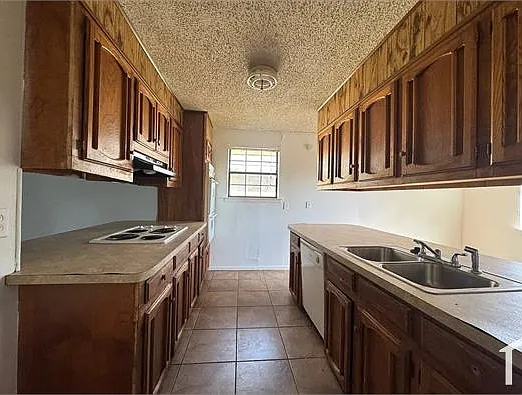 1027 Arcadia Dr — Photo 5