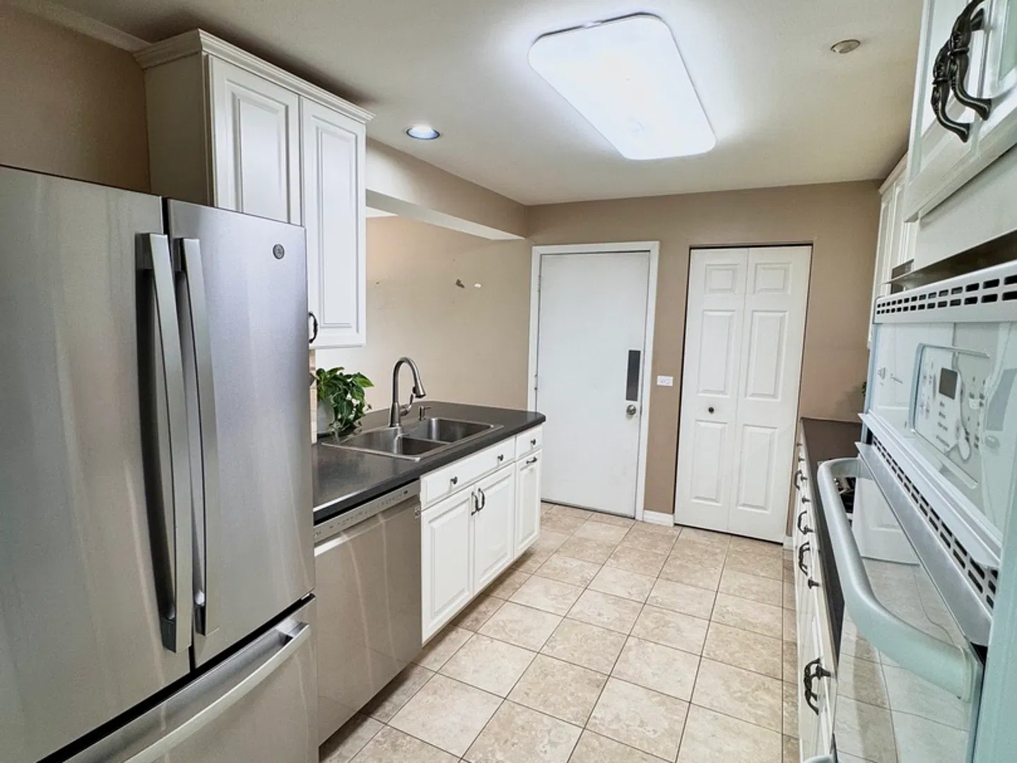 2 bed, 1200 sqft, $2,495 — Photo 4