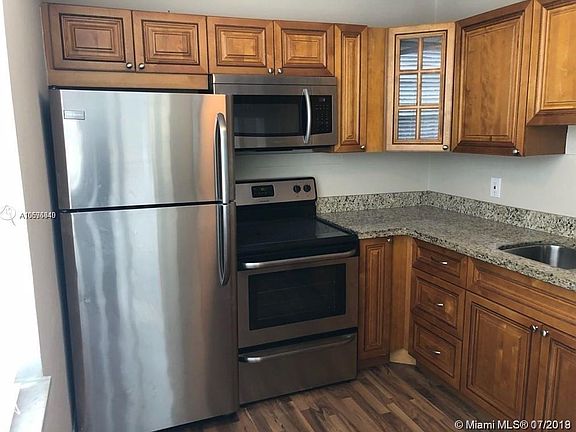 4th image of 9450 Live Oak Pl APT 202