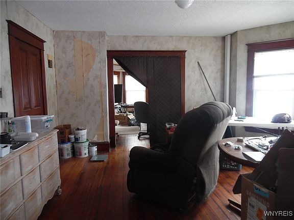 5th image of 3590 Curtis Ave