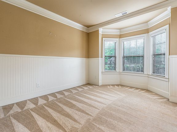 3rd image of 628 Warwick Dr