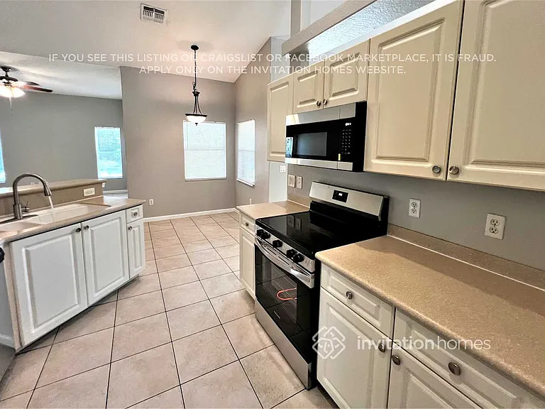 668 SE Damask Ave — Photo 9