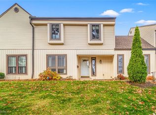 966 Som Center Rd #C5, Mayfield Village, OH 44143