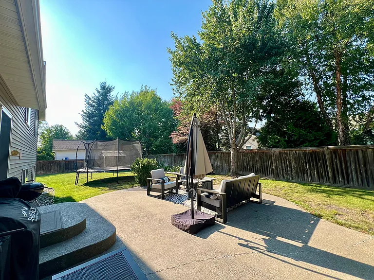 2093 E Greenleaf Ln — Photo 23