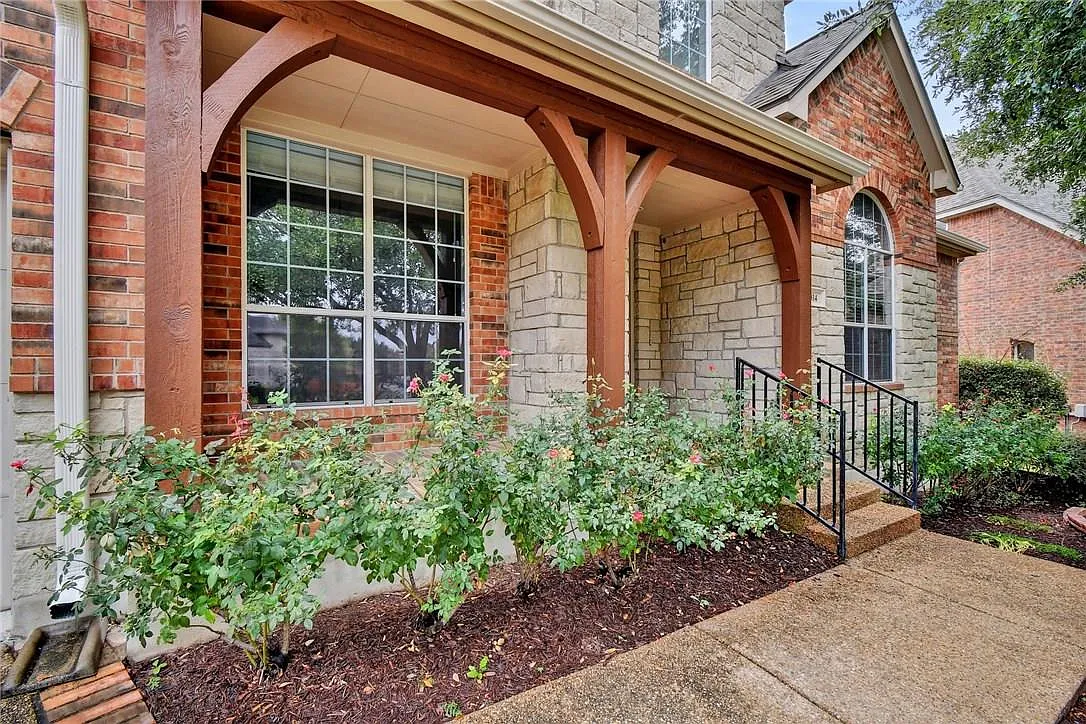 4 bed, 3.5 bath, 3618 sqft, $3,475 — Photo 3