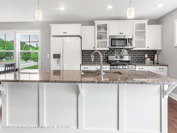 4th image of 3834 Fossum Ln
