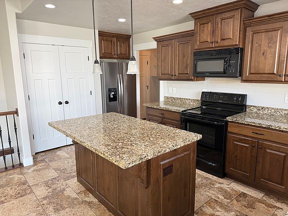 3rd image of 638 W Northgate