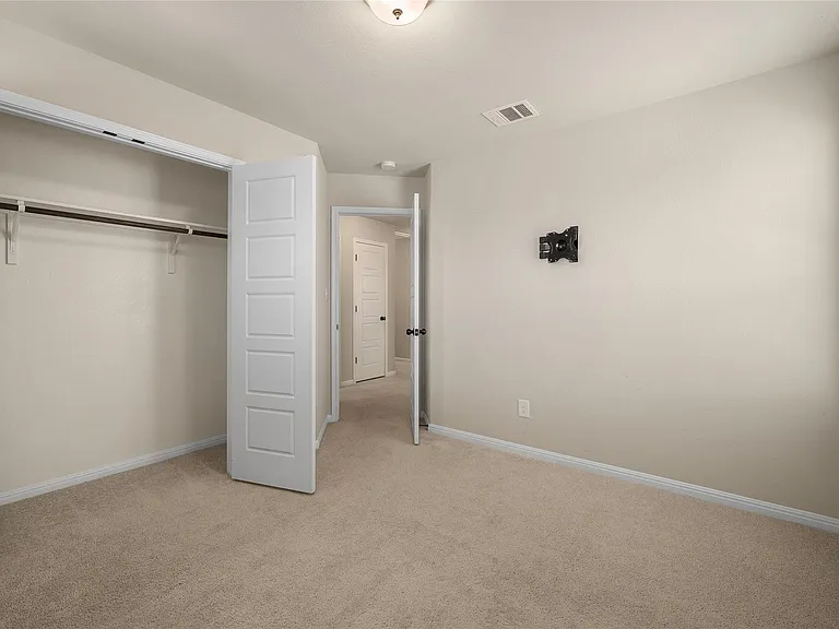 101 Lambert St — Photo 24