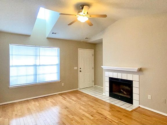 3rd image of 213 SE 16th St