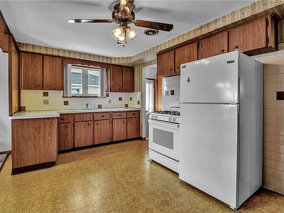 5th image of 126 Patricia Ln