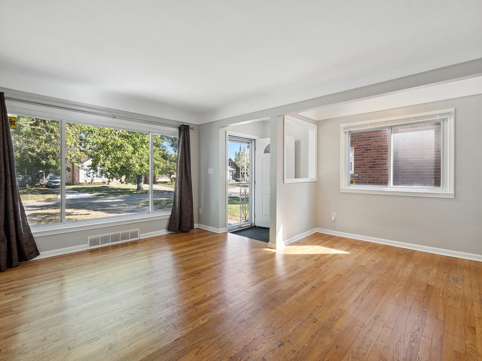 3 bed, 1.5 bath, 1198 sqft, $1,695 — Photo 3