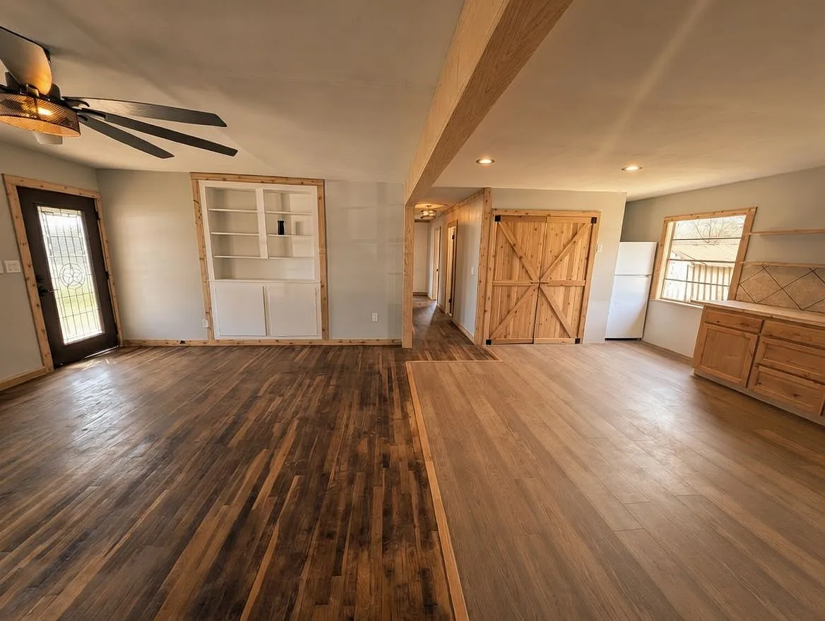3 bed, 1.0 bath, 1200 sqft, $1,295 — Photo 3