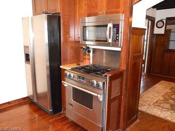 5th image of 1081 Cliffdale Ave