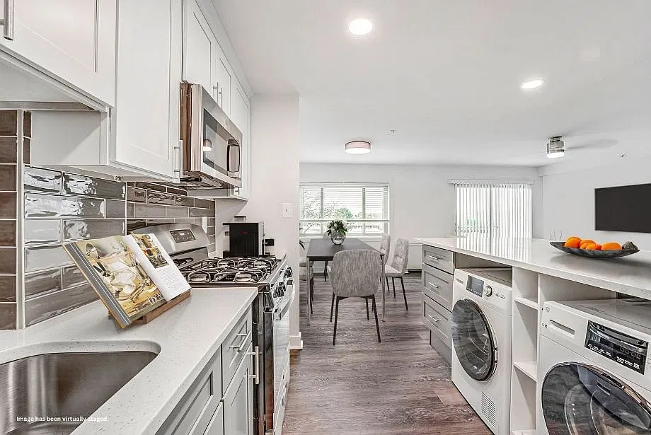 Ruxton Towers Apartments — Photo 4