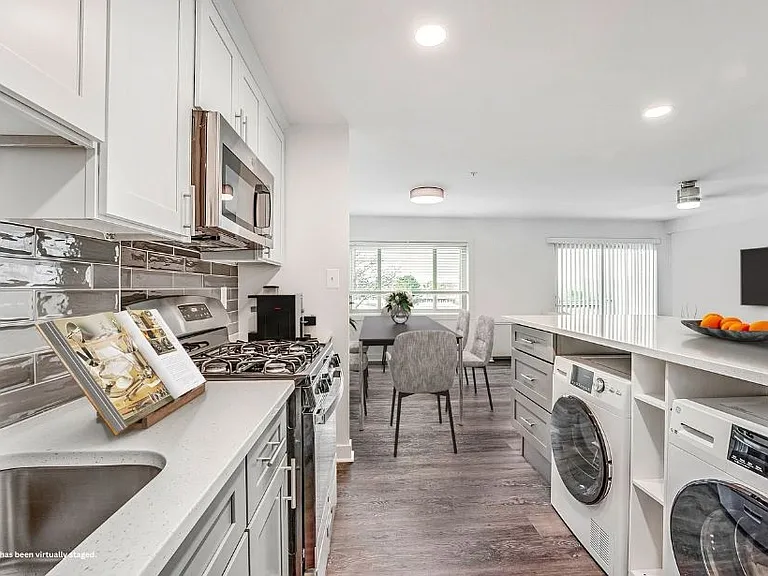 Ruxton Towers Apartments — Photo 4