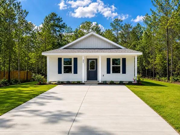204 E Iris Ln, Defuniak Springs, FL 32433