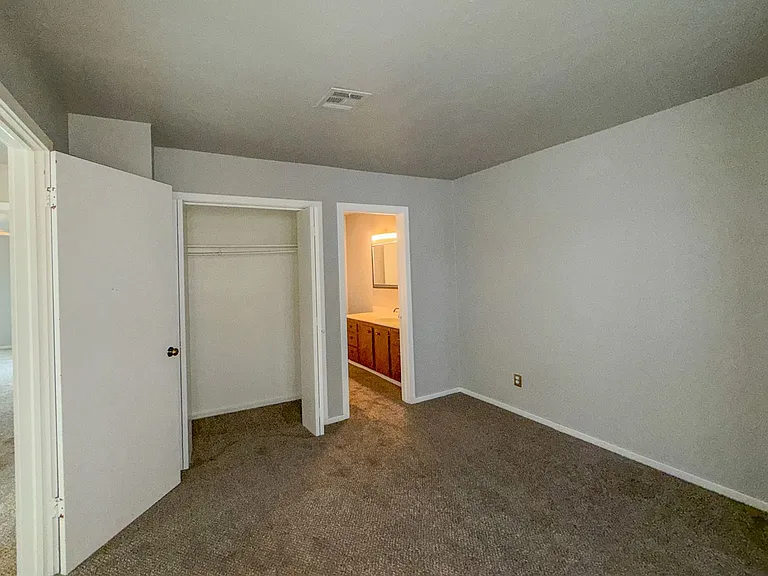 12021 Hawthorne Ln — Photo 33