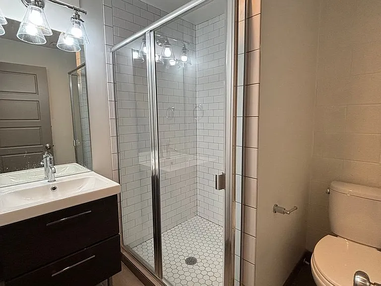 1076 E 200 S — Photo 15