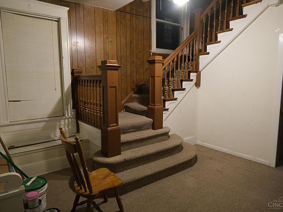 3rd image of 835 Lexington Ave