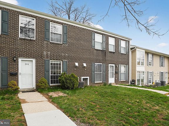 2nd image of 304 Middleton Pl
