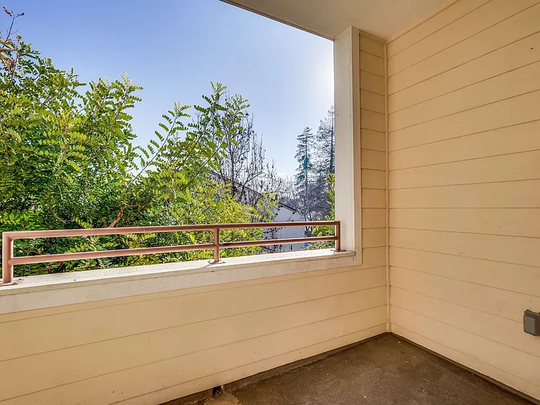 Encinal Place Apartments — Photo 18