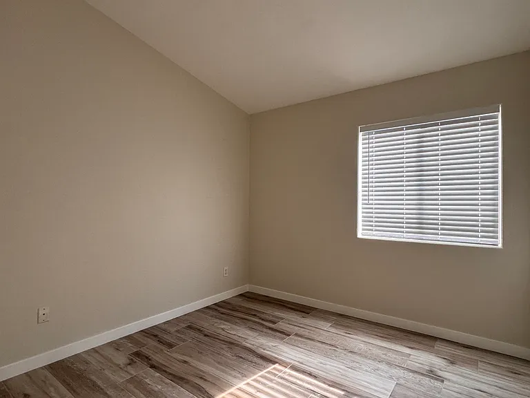 1606 W Kesler Ln — Photo 11