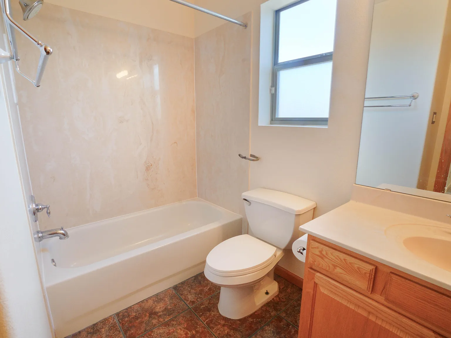 3 bed, 2.0 bath, 2231 sqft, $3,300 — Photo 3