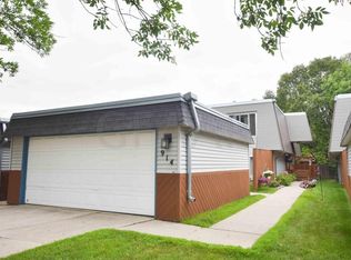 914 N 39th St, Grand Forks, ND 58203