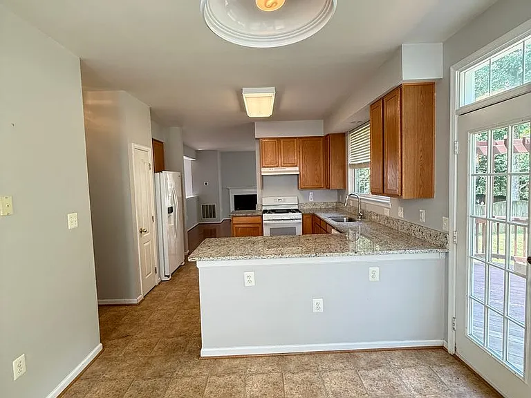 5106 Higgins Dr — Photo 6