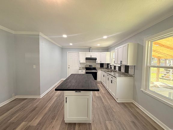 2nd image of 723 Ward St