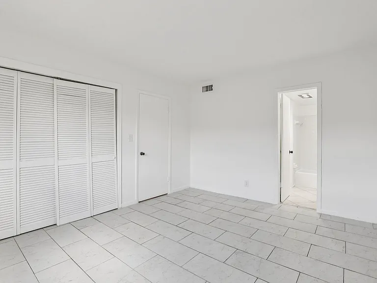 Parkcrest Apartments — Photo 18