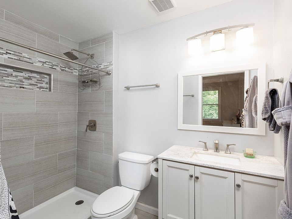 1st image of 905 Preston Ct