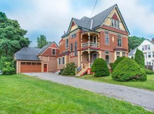 4 Hillside Ave, Amesbury, MA 01913