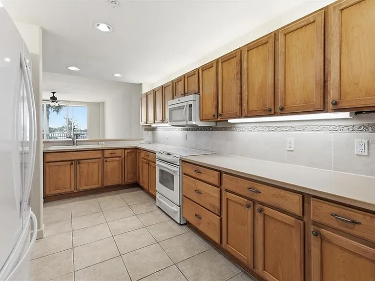 10045 Links Ln #203 — Photo 6
